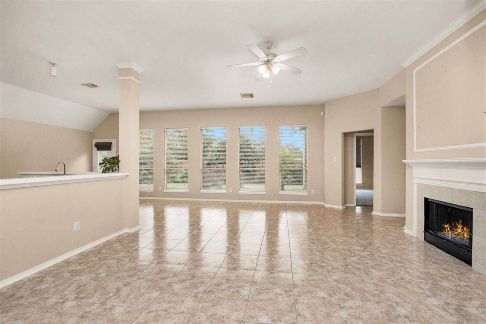 11 Crestview Trail, Houston, TX 77082