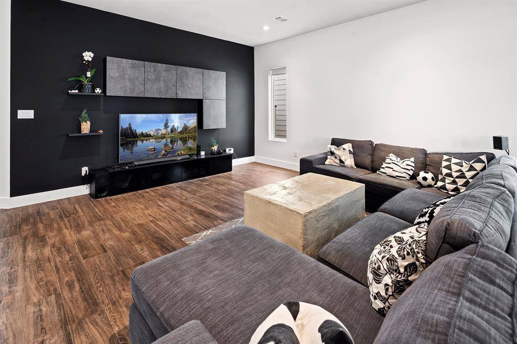 5511 Paraiso Place, Houston, TX 77091