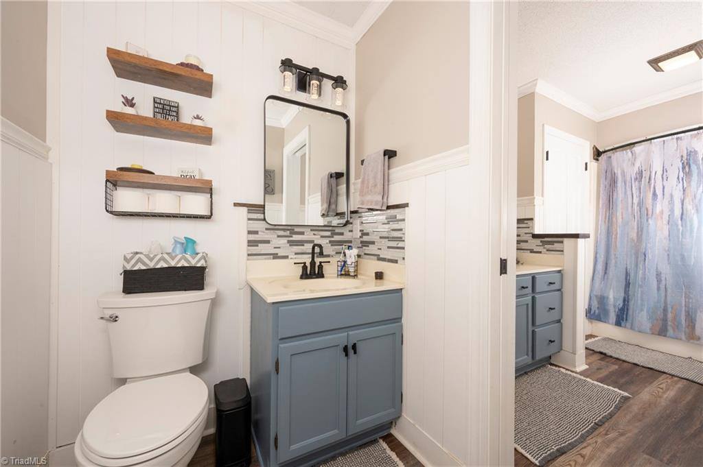 5870 Ferntree Court, Pfafftown, NC 27040