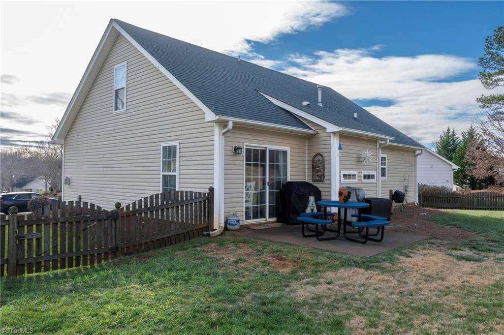 5870 Ferntree Court, Pfafftown, NC 27040