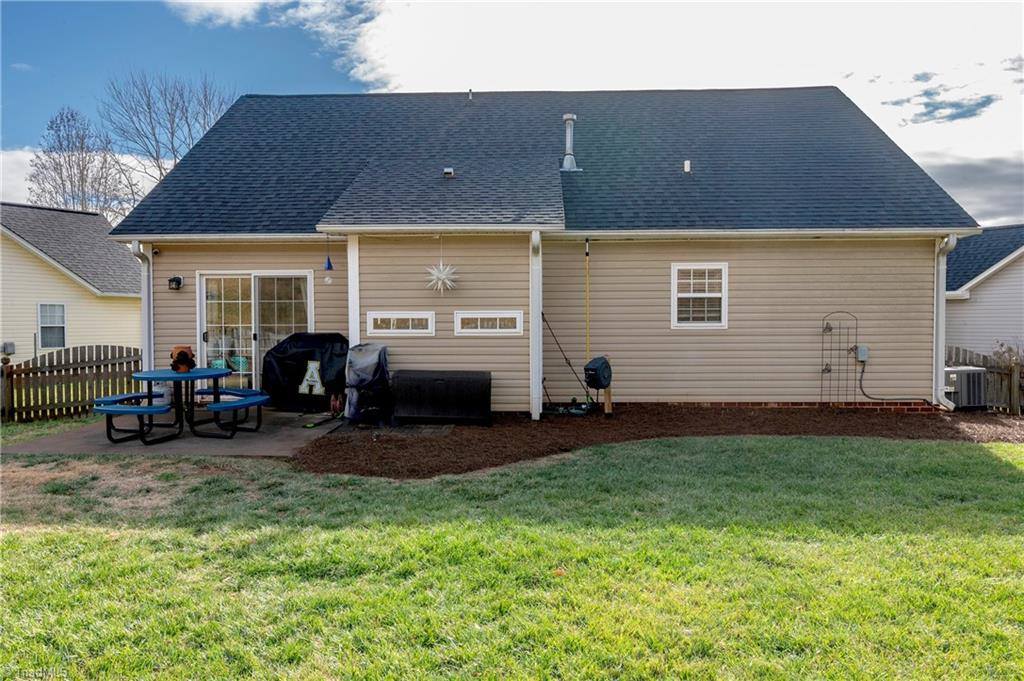 5870 Ferntree Court, Pfafftown, NC 27040