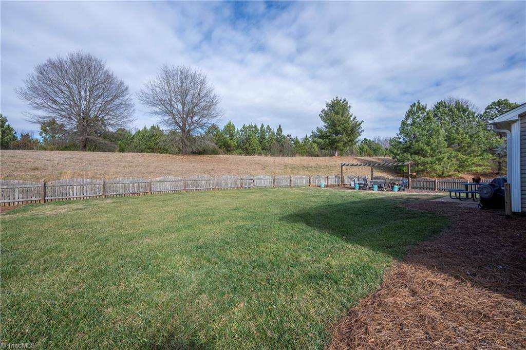 5870 Ferntree Court, Pfafftown, NC 27040