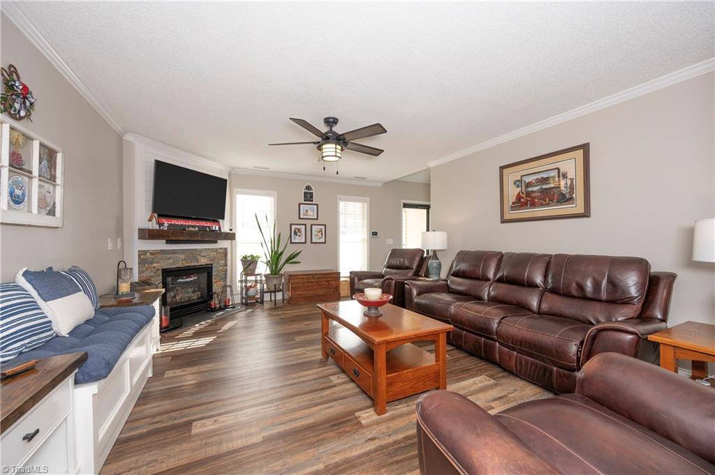 5870 Ferntree Court, Pfafftown, NC 27040