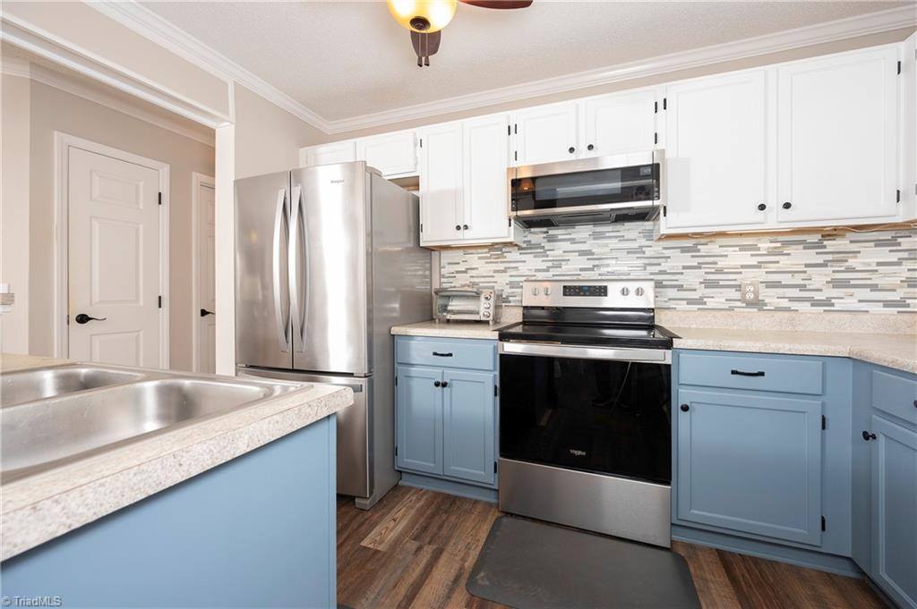 5870 Ferntree Court, Pfafftown, NC 27040