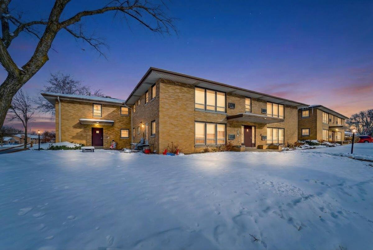 9126 West Grantosa Dr, Milwaukee, WI 53225