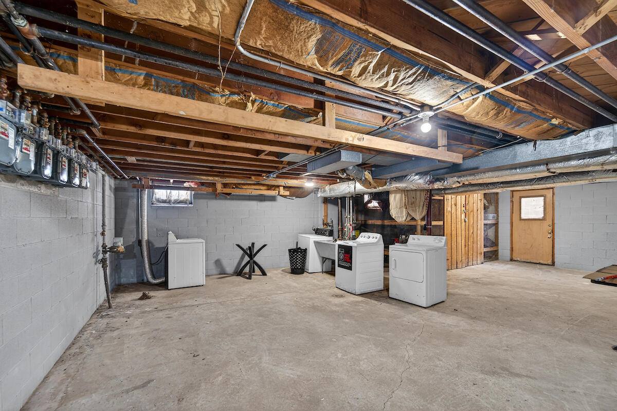 9126 West Grantosa Dr, Milwaukee, WI 53225