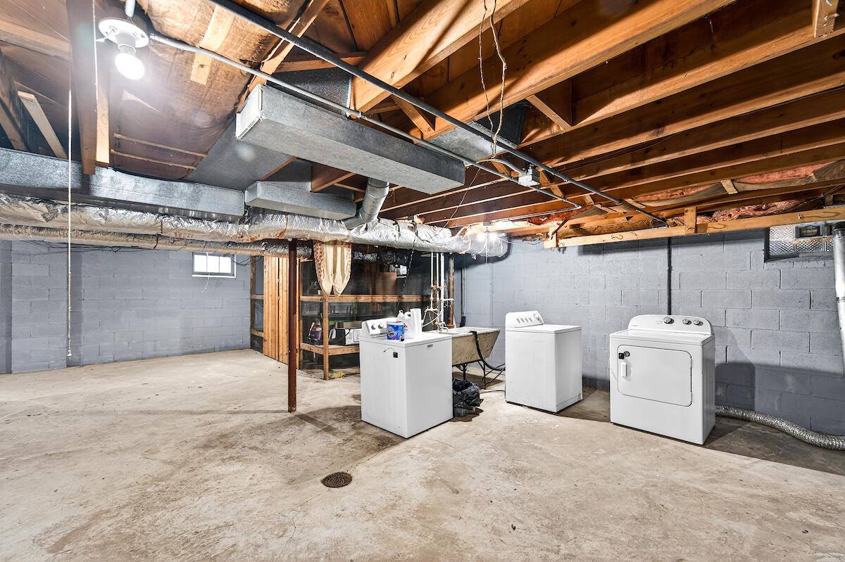 9126 West Grantosa Dr, Milwaukee, WI 53225