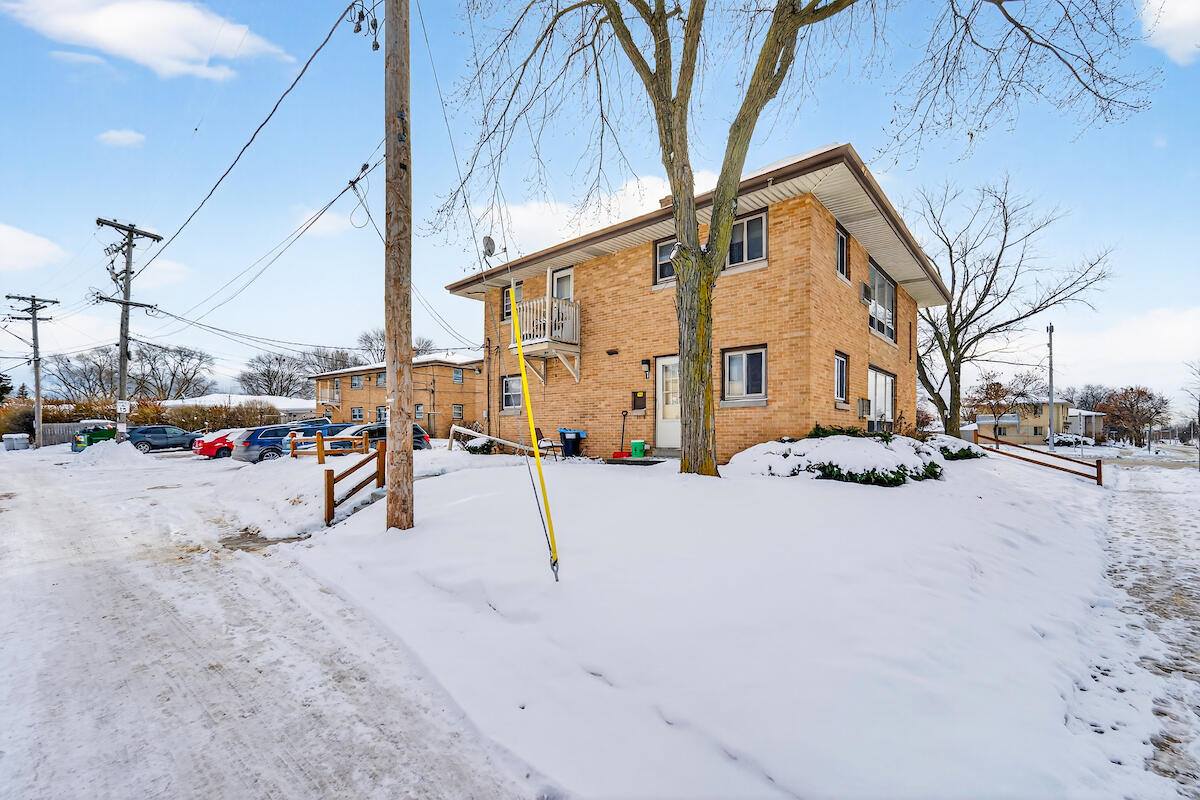 9126 West Grantosa Dr, Milwaukee, WI 53225