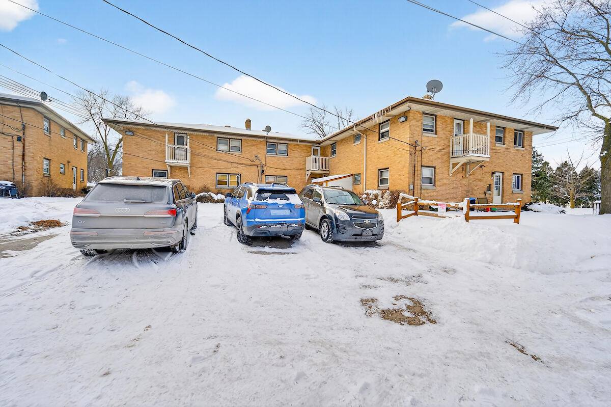 9126 West Grantosa Dr, Milwaukee, WI 53225