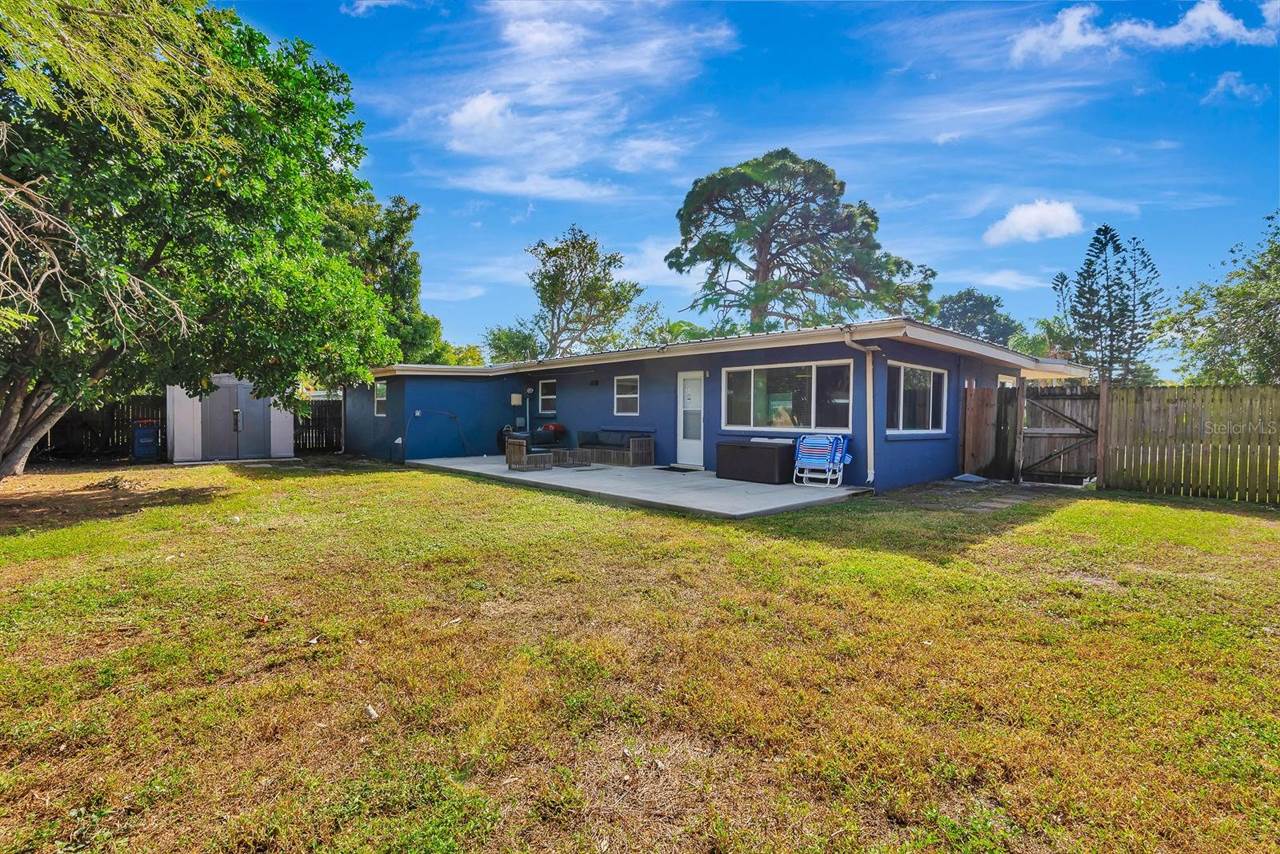 2127 Lee Lane, Sarasota, FL 34231