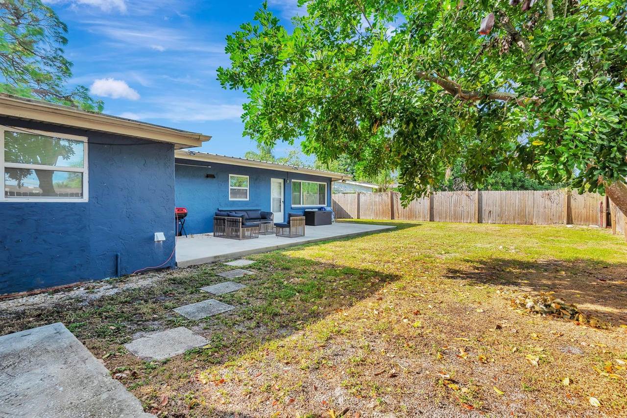 2127 Lee Lane, Sarasota, FL 34231