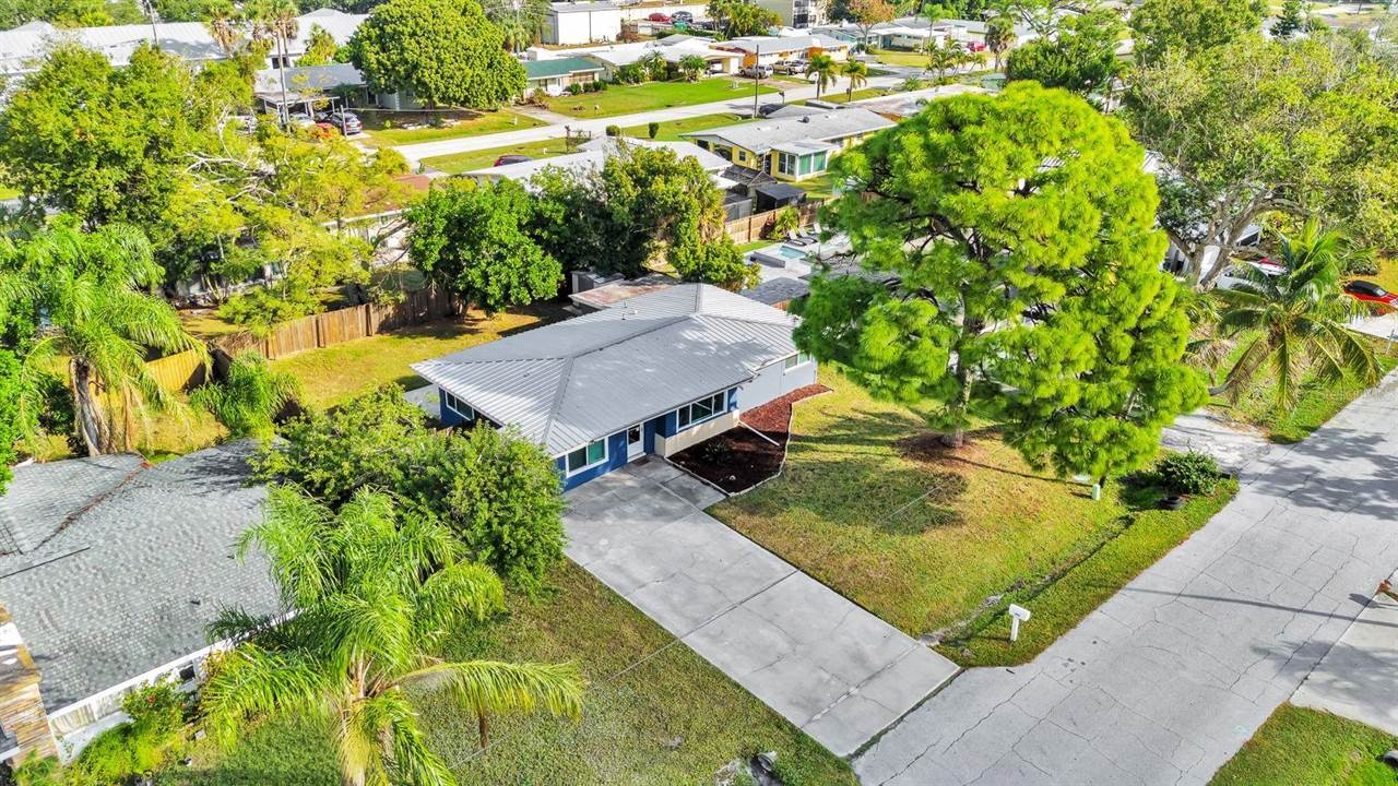 2127 Lee Lane, Sarasota, FL 34231