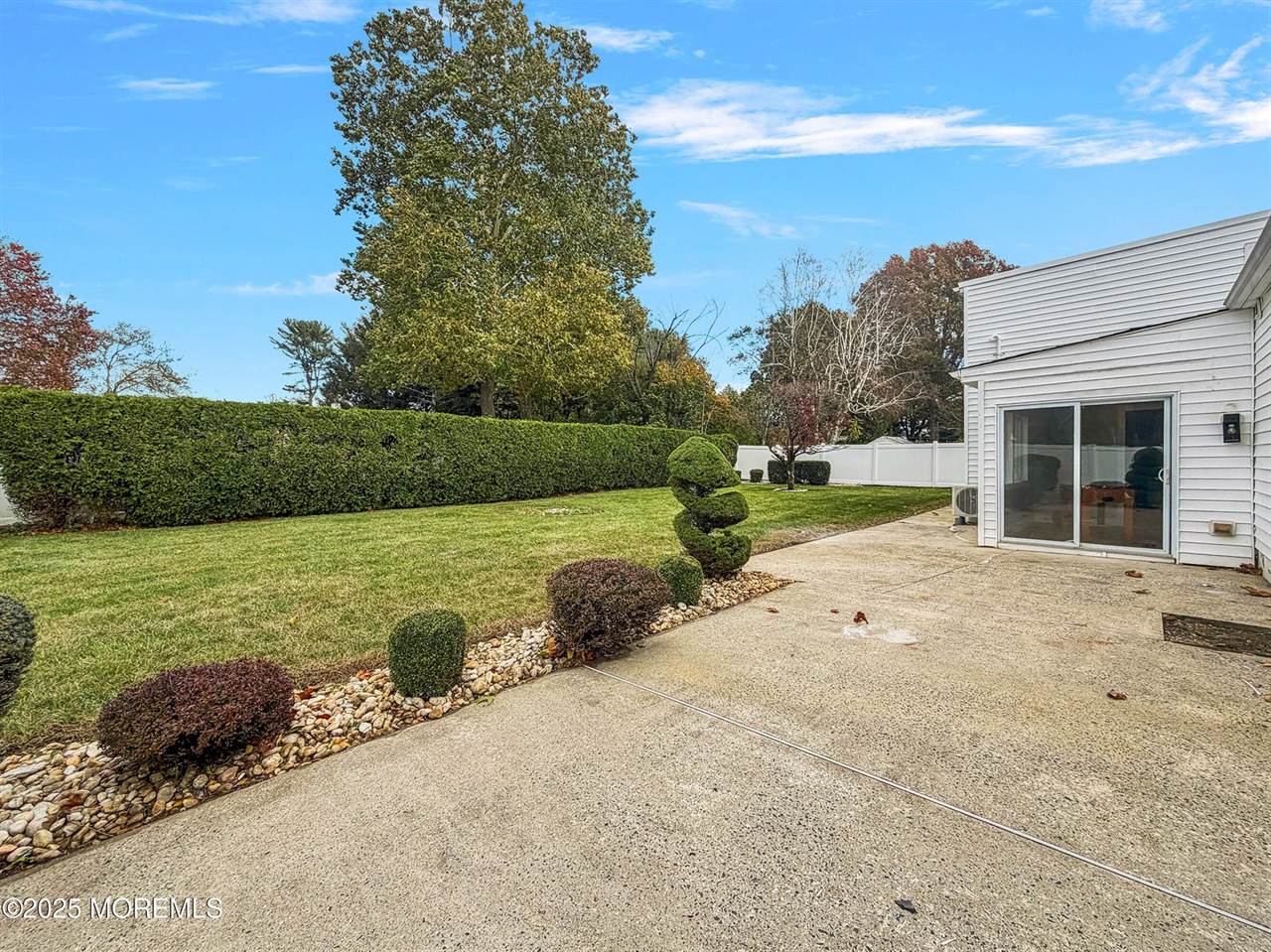 39 Pine Avenue, Freehold, NJ 07728