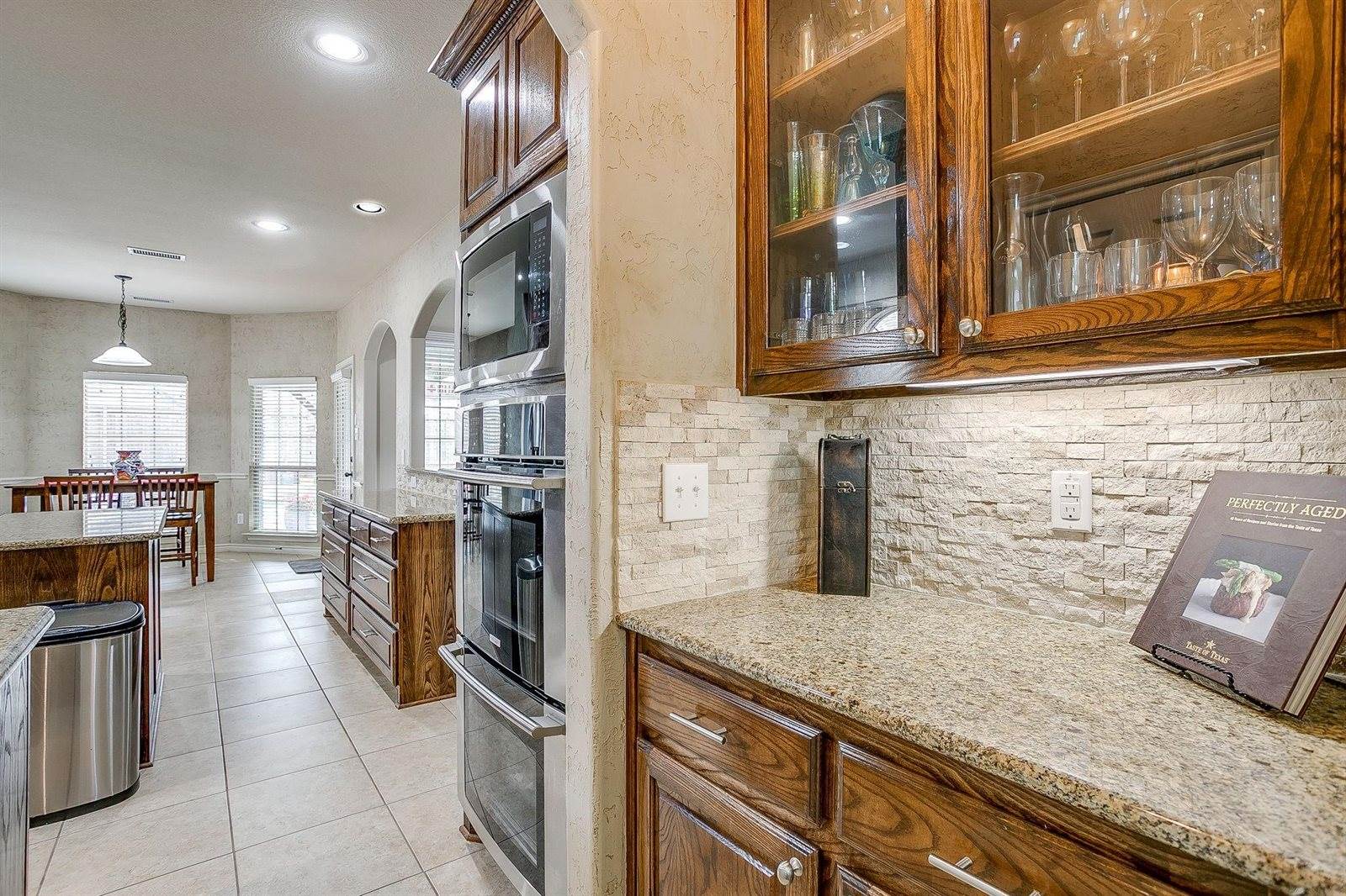 2805 Stackhouse Street, Fort Worth, TX 76244