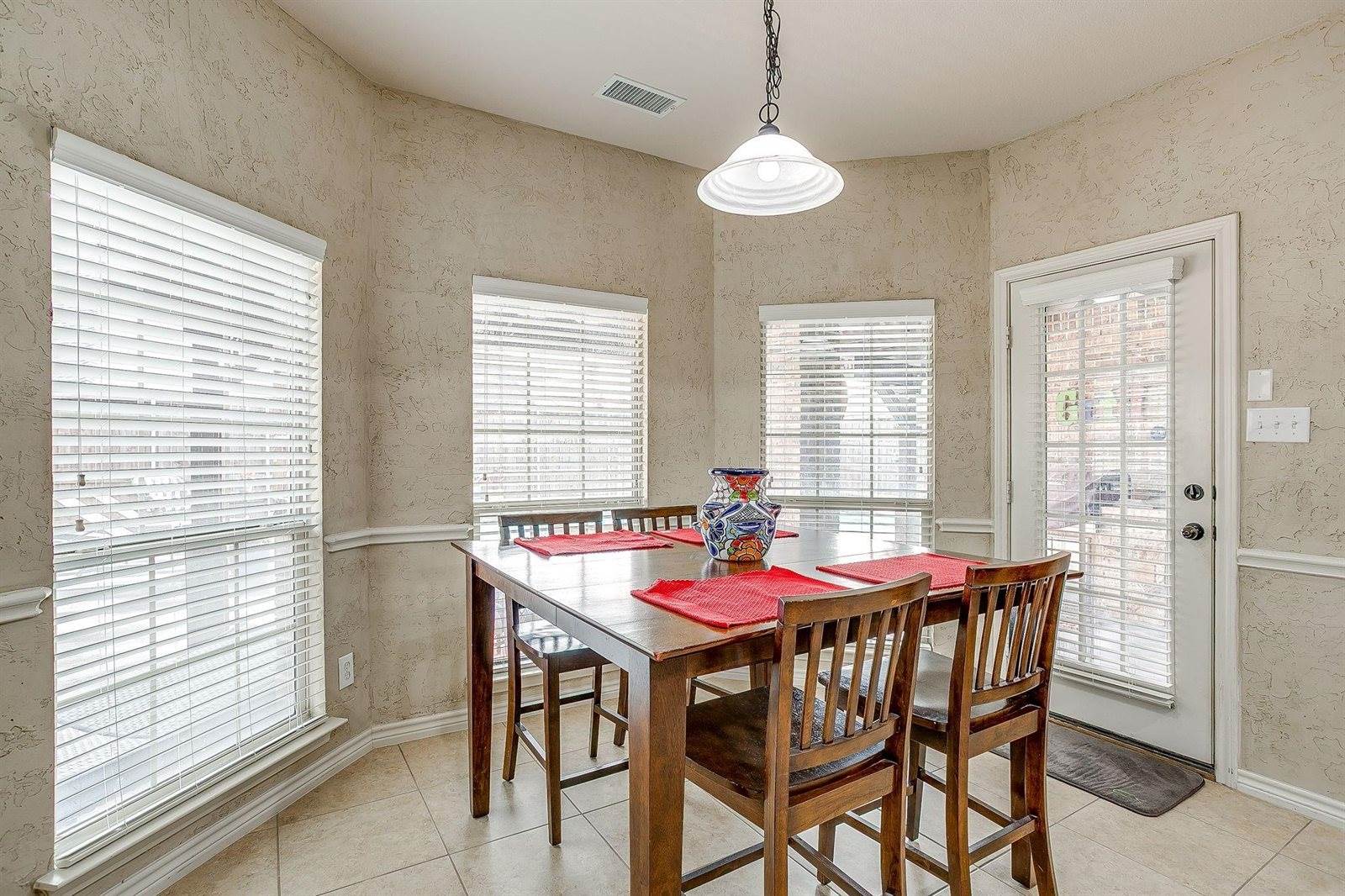 2805 Stackhouse Street, Fort Worth, TX 76244