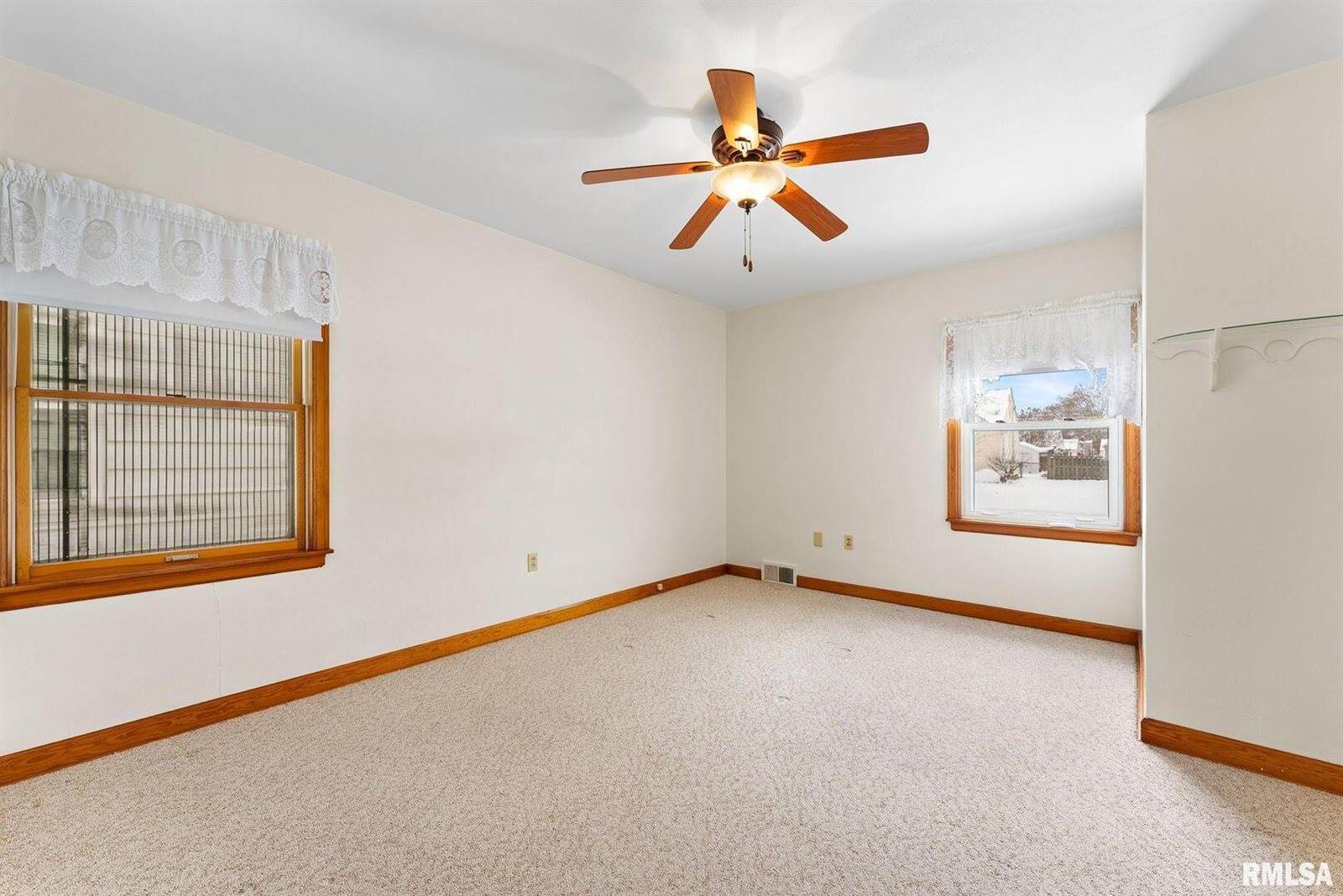 5215 11TH Avenue, Moline, IL 61265