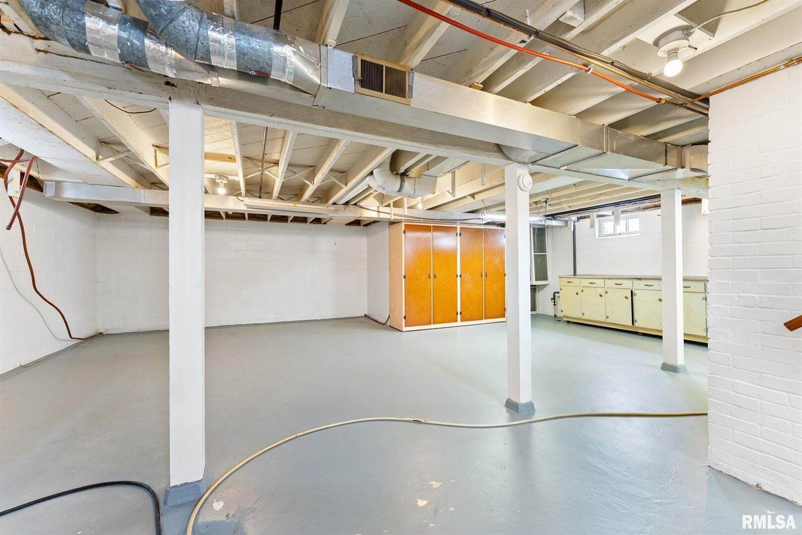 5215 11TH Avenue, Moline, IL 61265