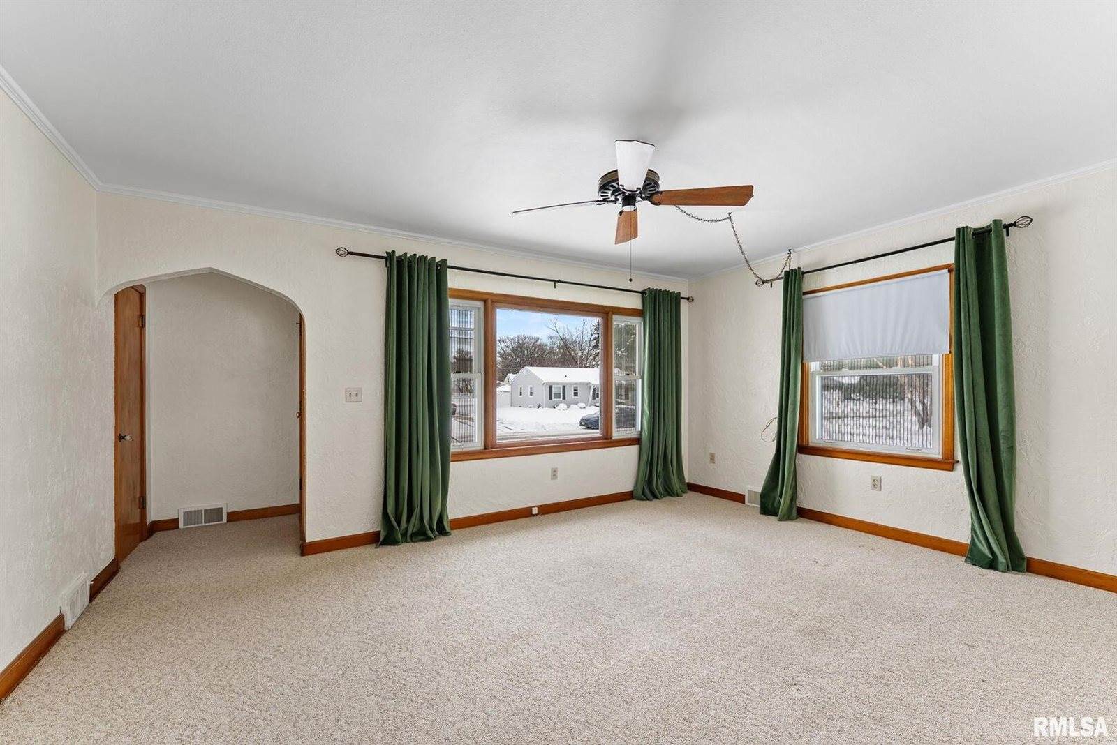 5215 11TH Avenue, Moline, IL 61265