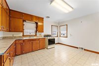 5215 11TH Avenue, Moline, IL 61265