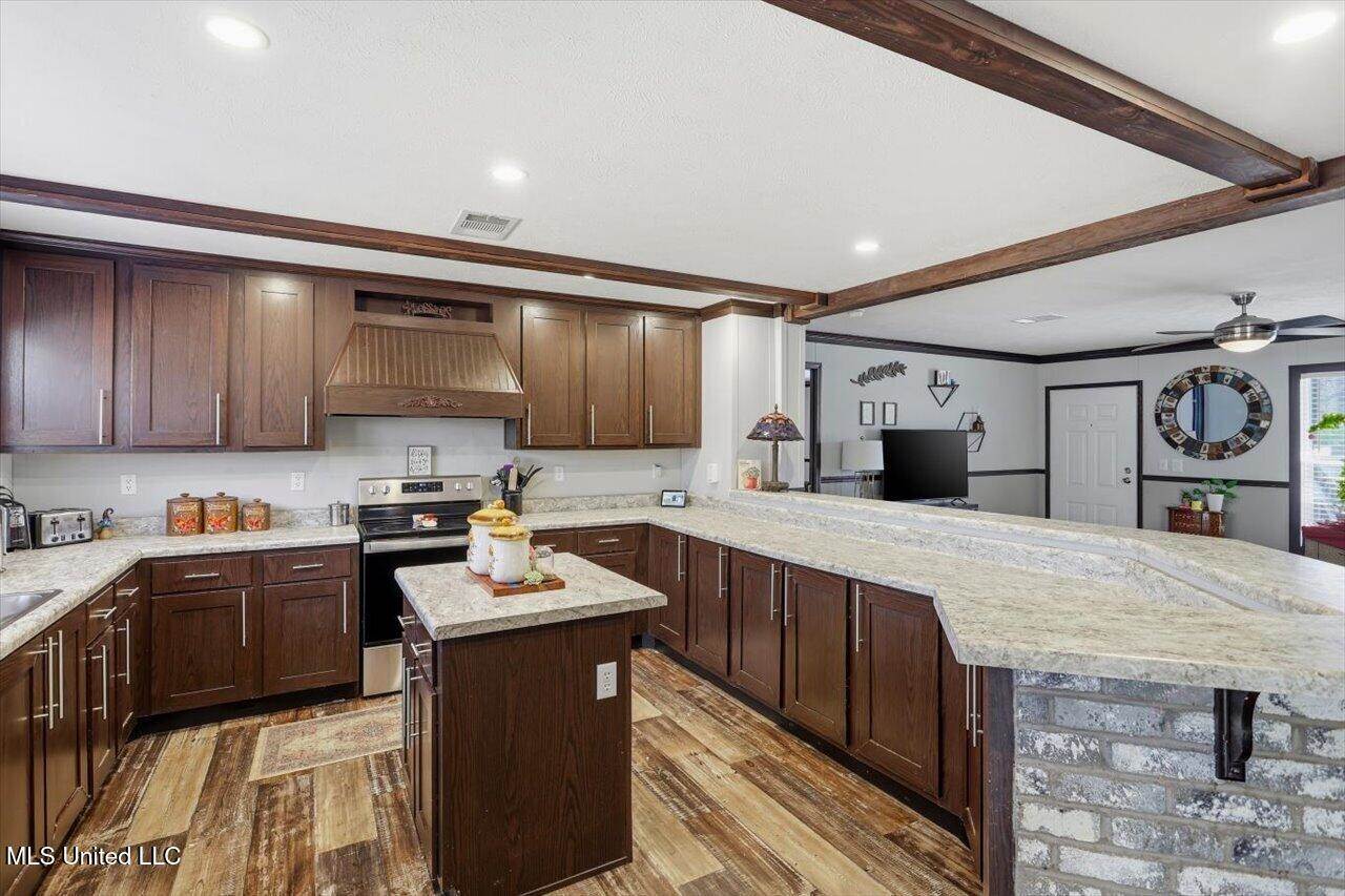 102 Horseshoe Circle, Brandon, MS 39047