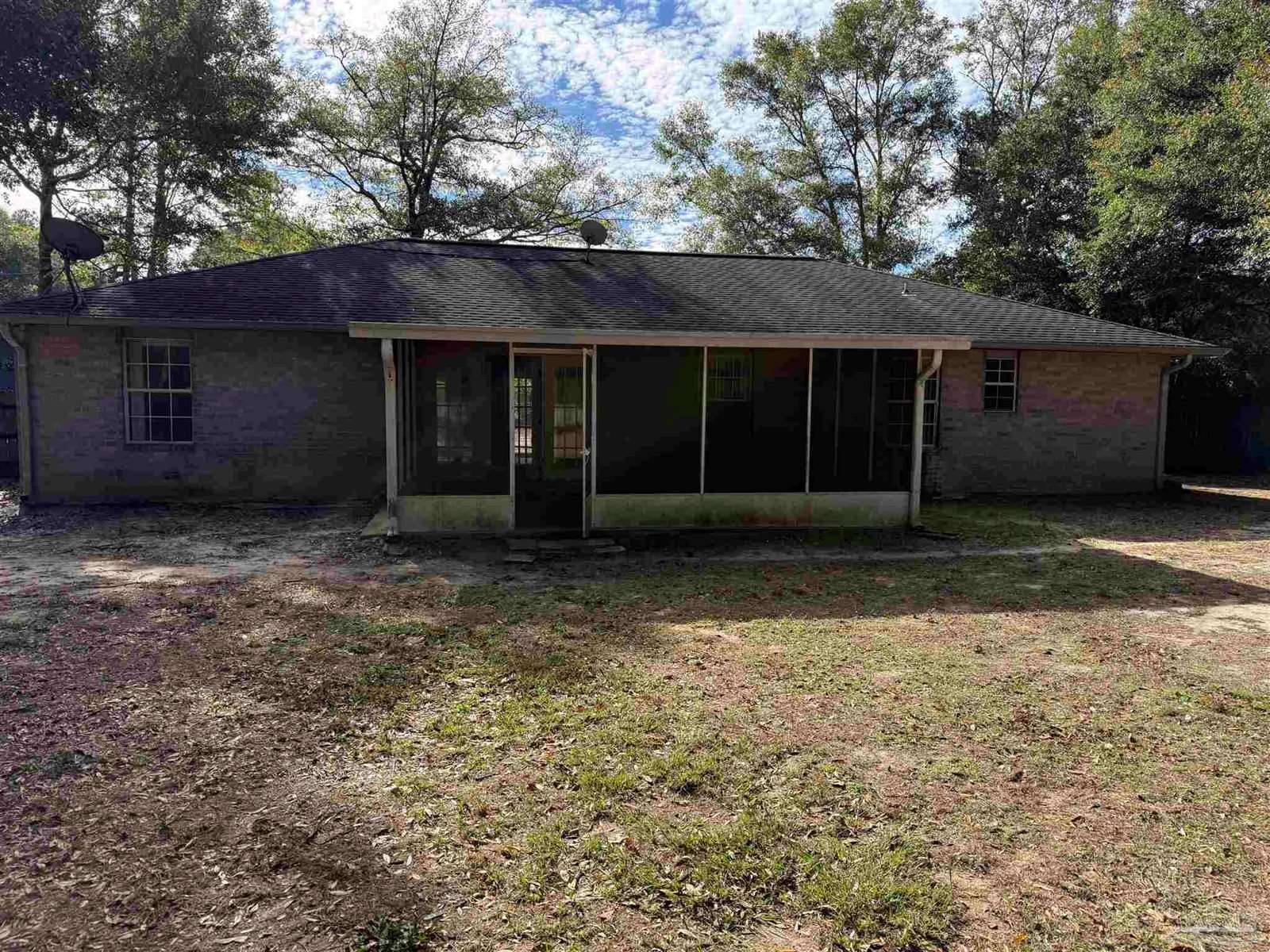 7748 Rustling Pines Dr, Milton, FL 32583