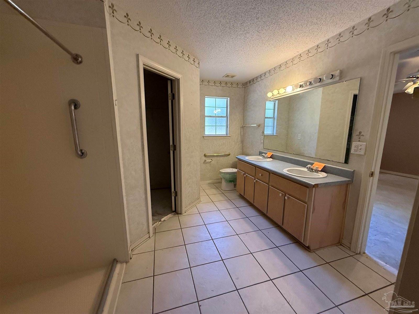 7748 Rustling Pines Dr, Milton, FL 32583