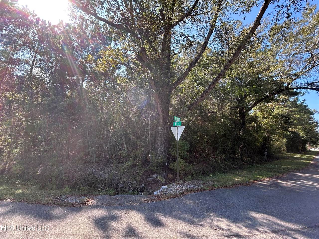 F Street, Biloxi, MS 39532