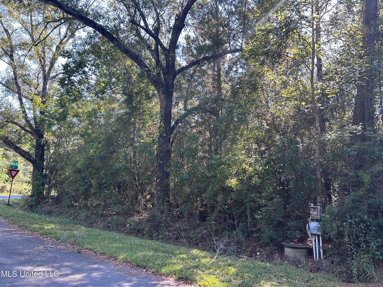 F Street, Biloxi, MS 39532