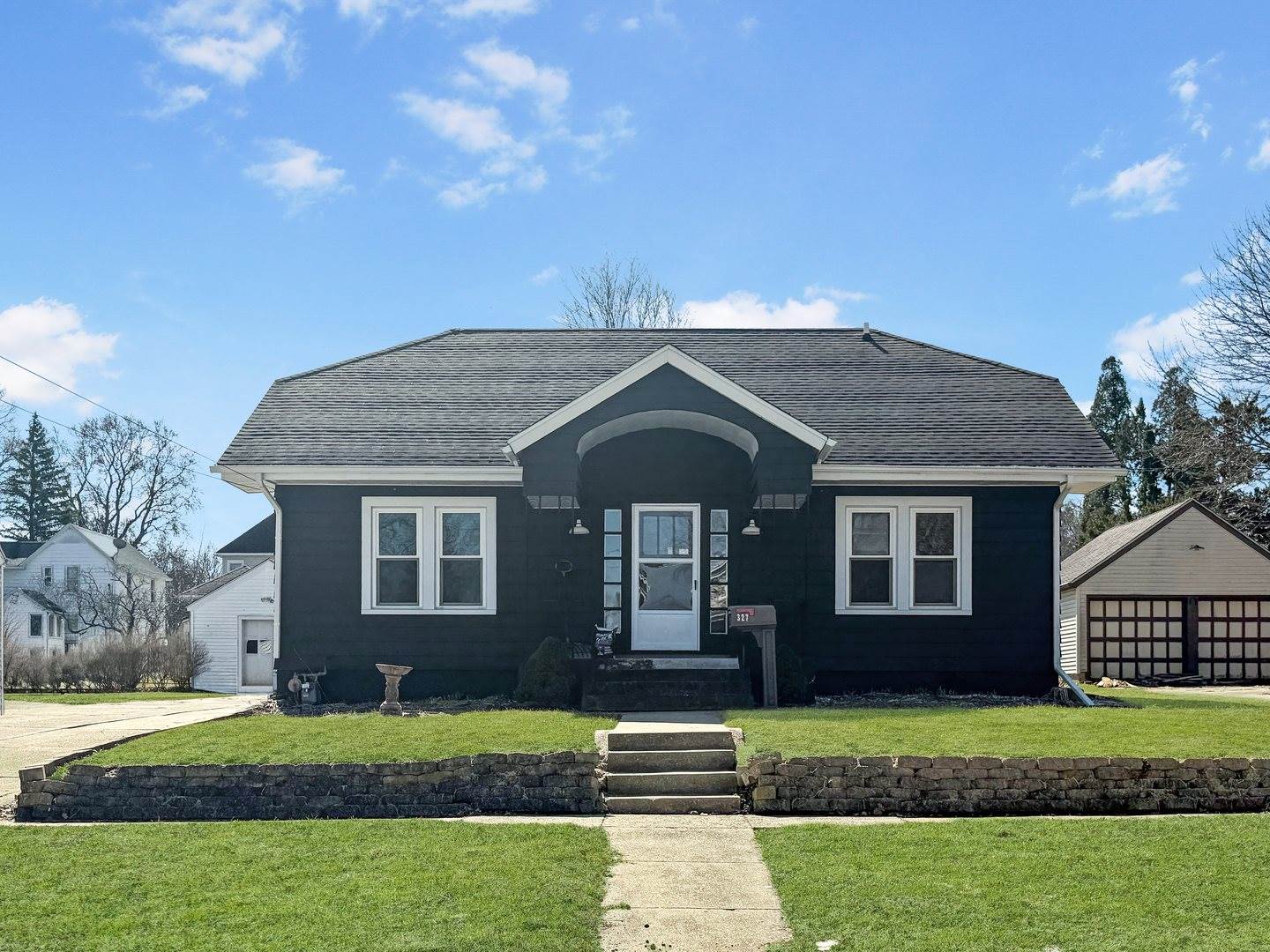 327 West Garfield Street, Freeport, IL 61032