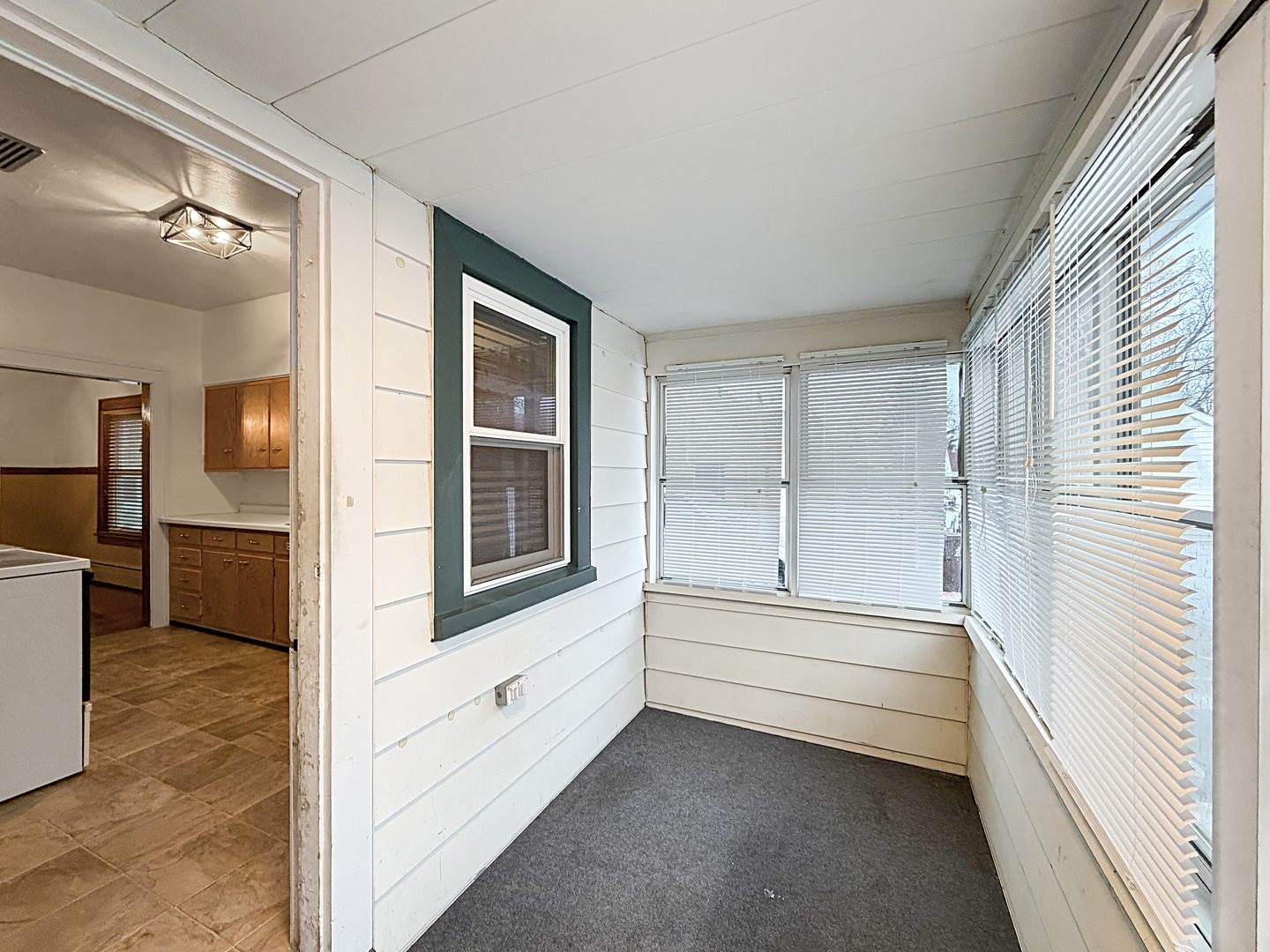 327 West Garfield Street, Freeport, IL 61032