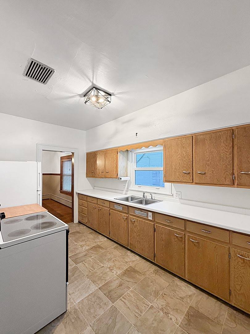 327 West Garfield Street, Freeport, IL 61032