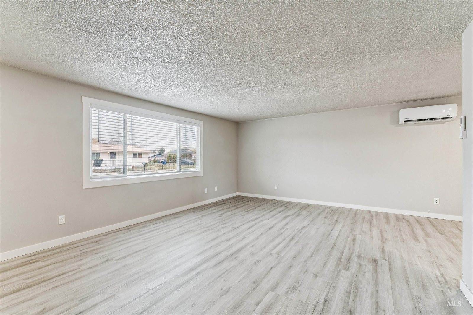 2105 Airport Ave, Caldwell, ID 83605