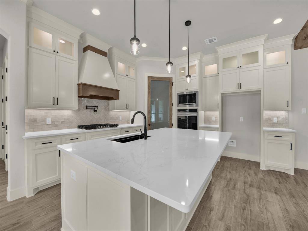 313 Wrangler Court, Weatherford, TX 76088