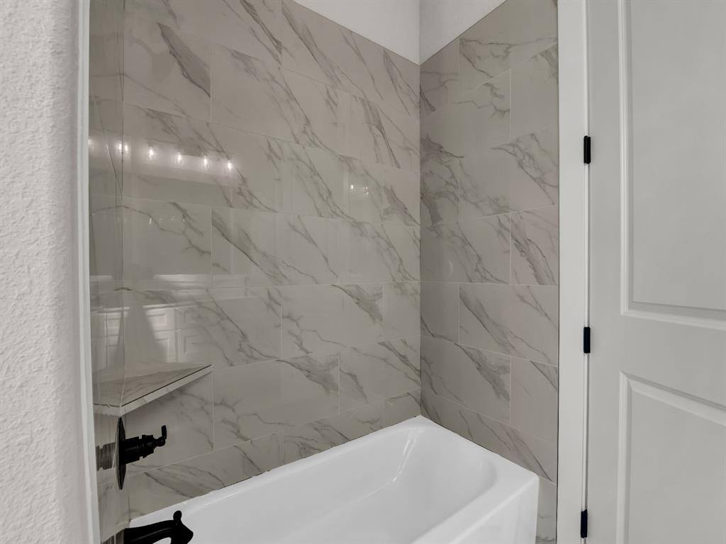 143 Oak Meadow Lane, Weatherford, TX 76085