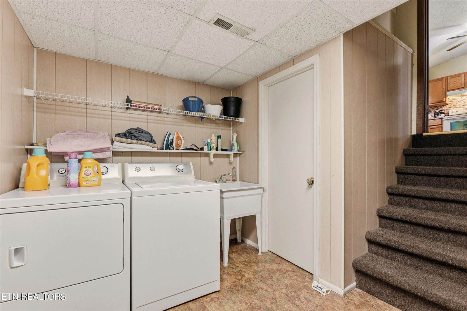 5613 Montina Rd, Knoxville, TN 37912