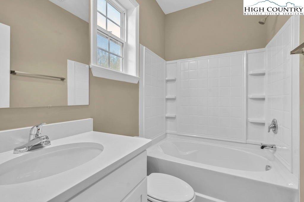 308 Fieldstone Way, Fleetwood, NC 28626