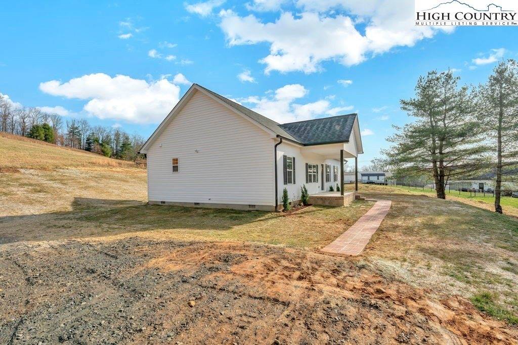 308 Fieldstone Way, Fleetwood, NC 28626