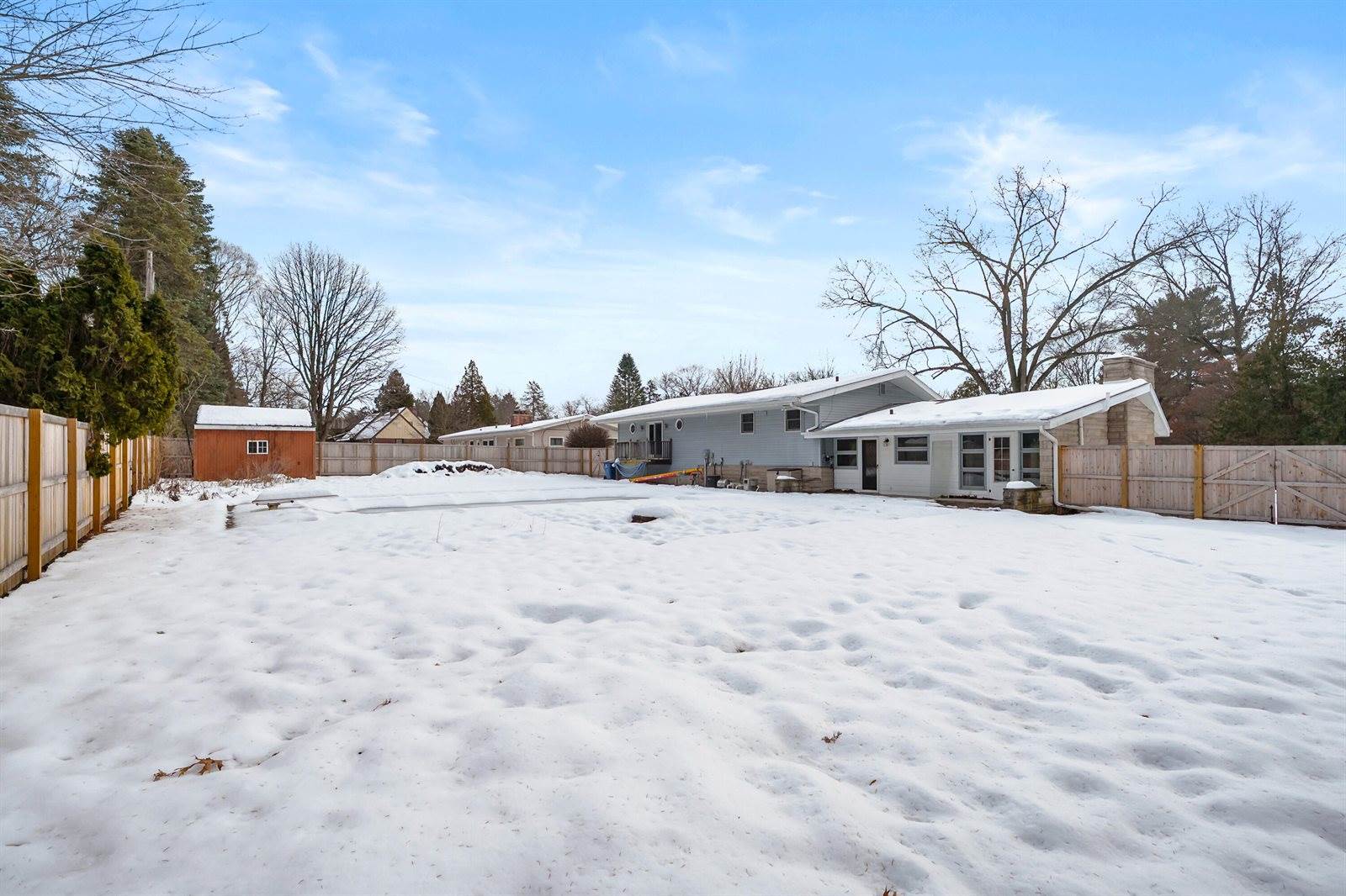 205 Wahwahtaysee Way, Battle Creek, MI 49015