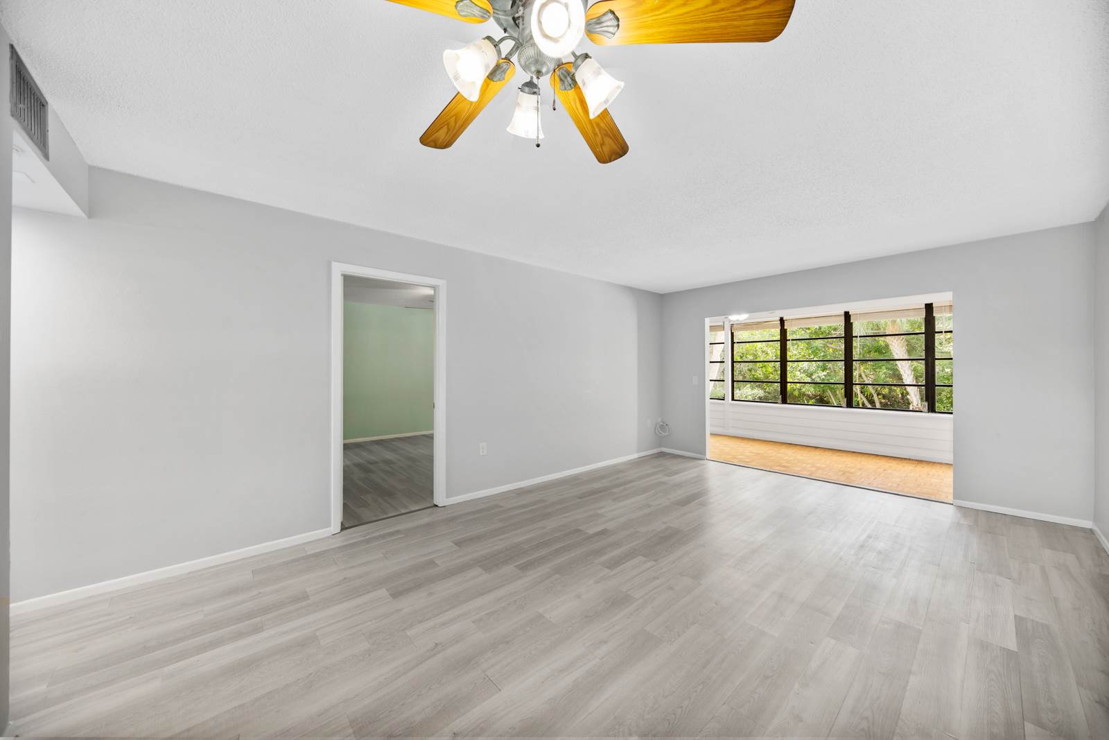 220 Pineneedle, Bradenton, FL 34210