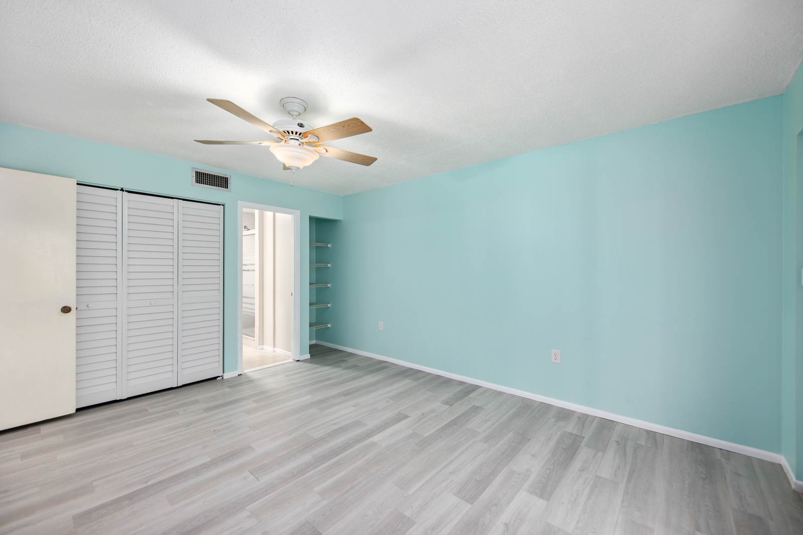 220 Pineneedle, Bradenton, FL 34210