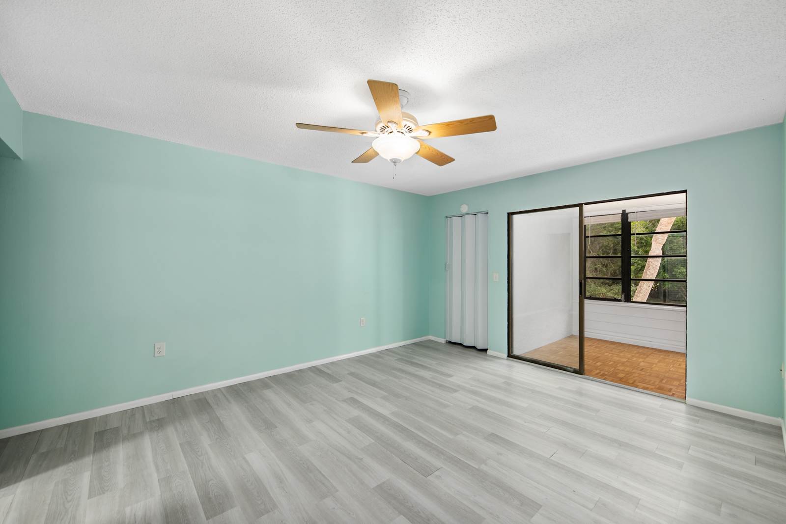 220 Pineneedle, Bradenton, FL 34210