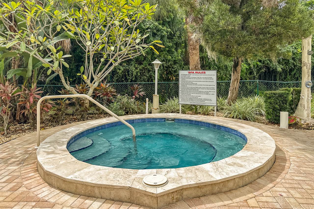 220 Pineneedle, Bradenton, FL 34210