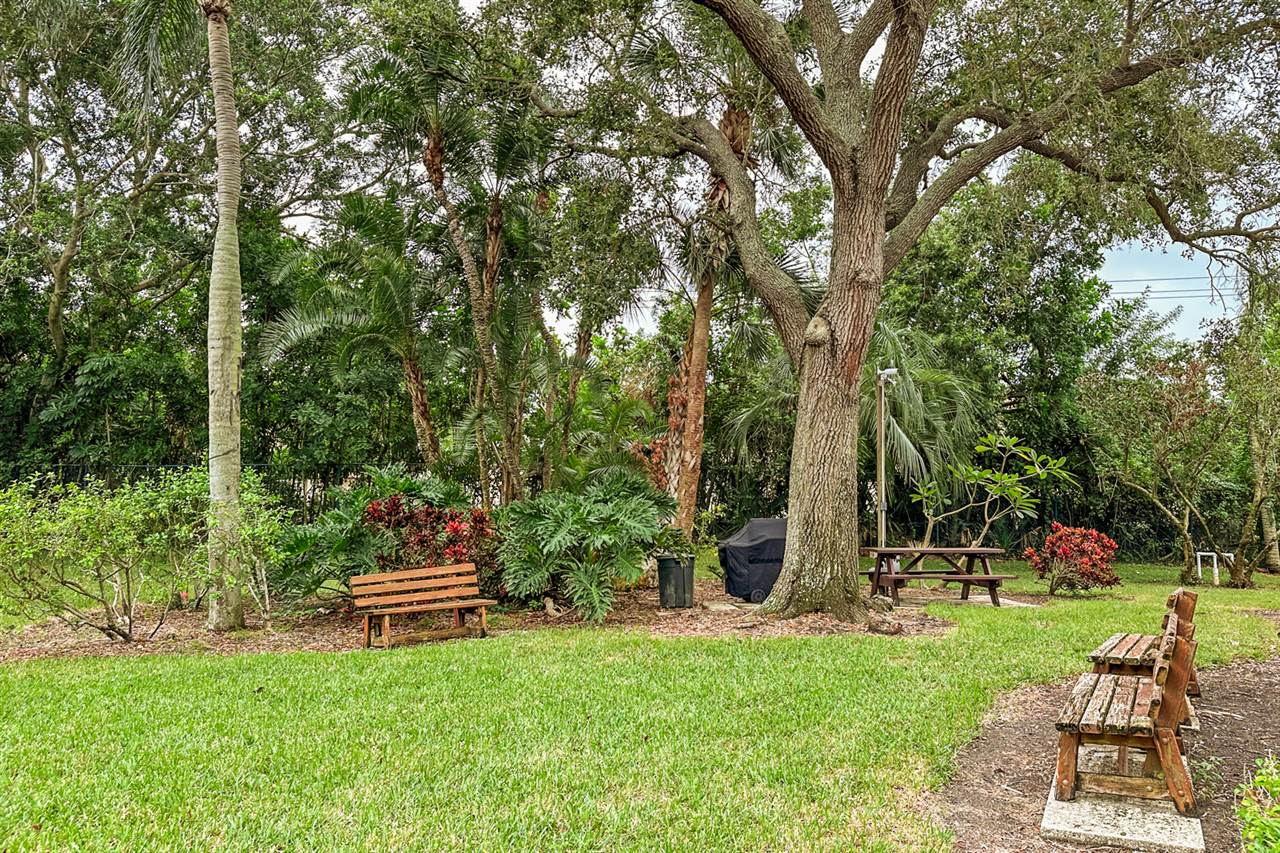 220 Pineneedle, Bradenton, FL 34210