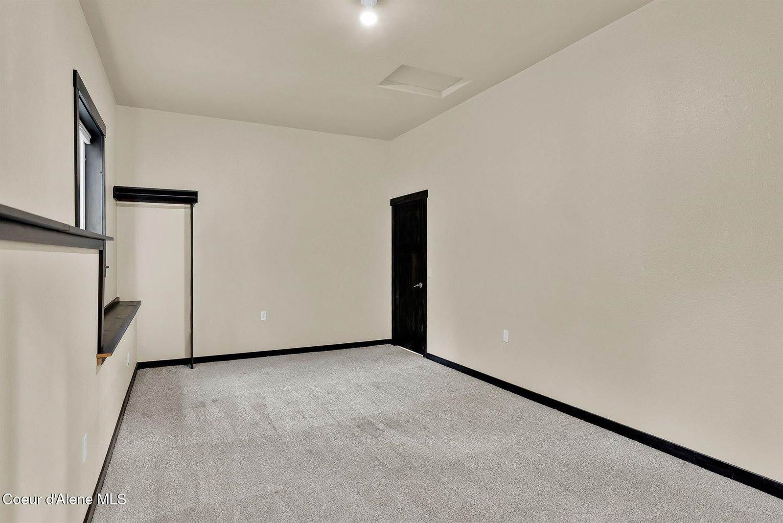 42 Seneacquoteen Dr, Priest River, ID 83856