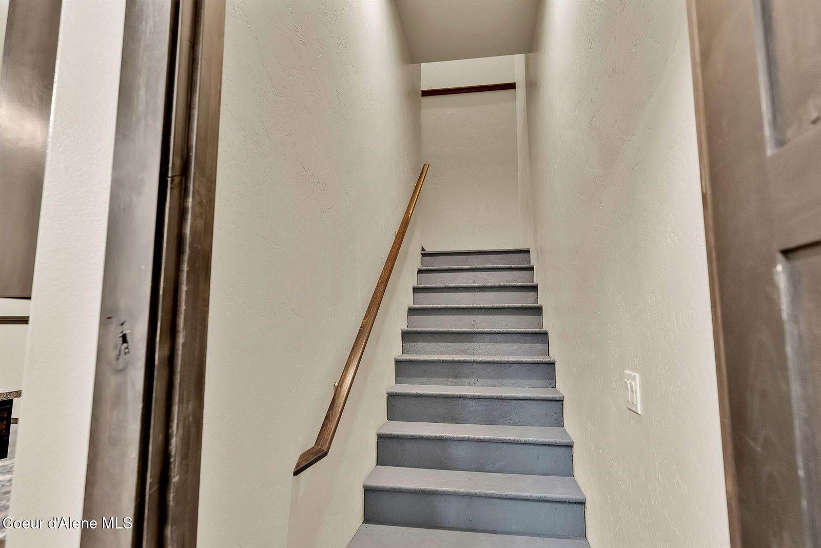 42 Seneacquoteen Dr, Priest River, ID 83856