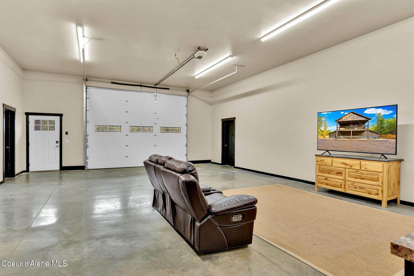 42 Seneacquoteen Dr, Priest River, ID 83856