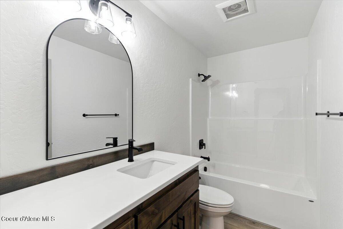 382 Solar Rd, Oldtown, ID 83822