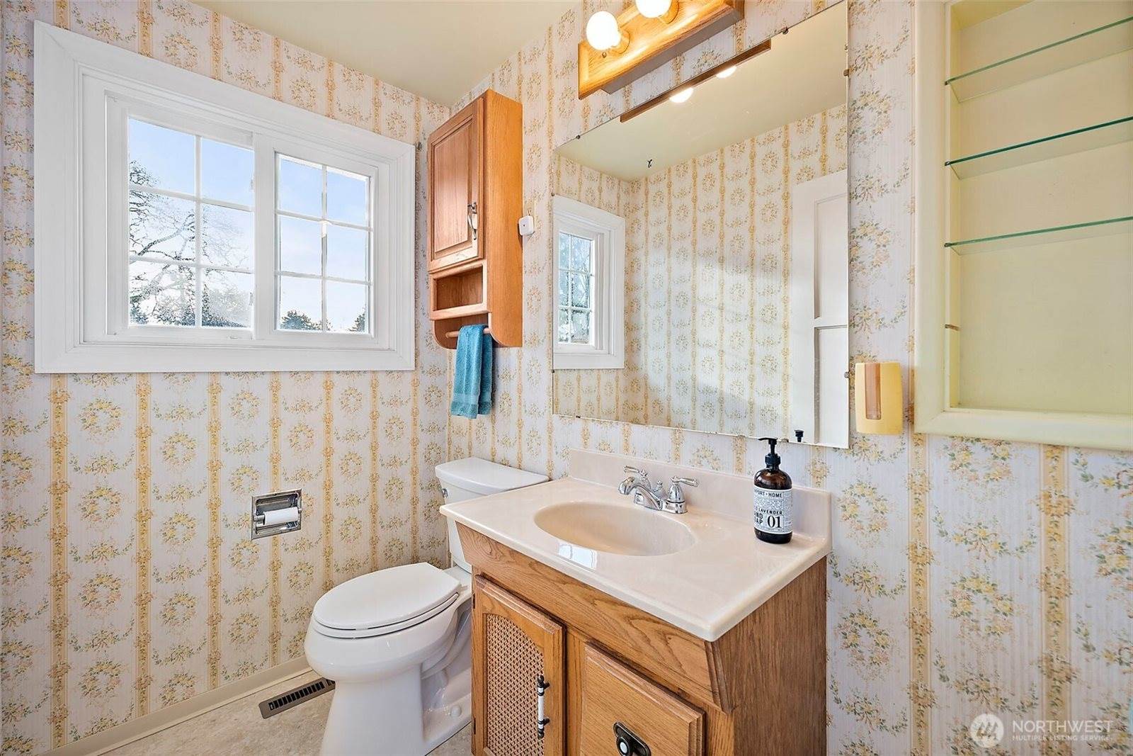 8114 Fairway Drive SW, Lakewood, WA 98498