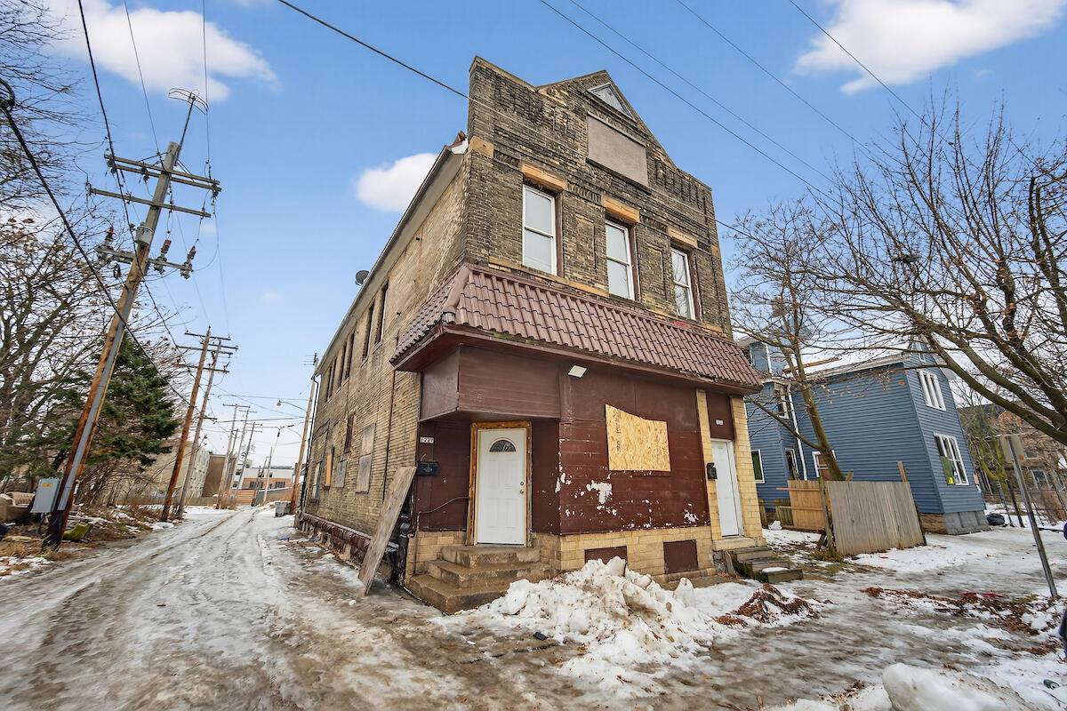 1227 West Juneau Ave, Milwaukee, WI 53233
