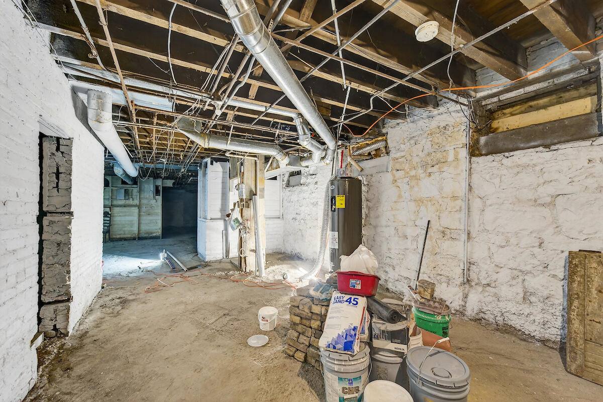 1227 West Juneau Ave, Milwaukee, WI 53233